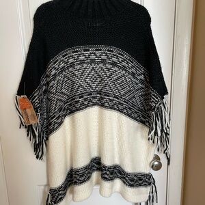 NWT Women’s Ruff Hewn Black and White Knit Poncho